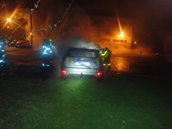Škodu za 100 tisíc korun způsobil noční požár osobního automobilu ve Frýdku-Místku