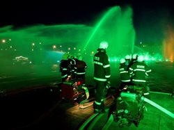 VIDEO:  HASIČSKÁ FONTÁNA 2018 PRAHA  Největší hasičský světelný koncert v obraze