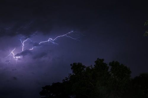 Hasiči na Vysočině stále odstraňují následky noční bouřky