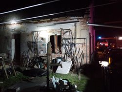Při požáru rodinného domu ve Svobodných Dvorech zemřel jeden člověk  