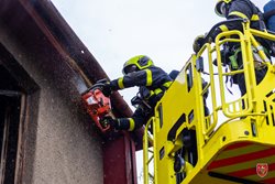 Škodu za 450 tisíc korun způsobil požár v podkroví domu v Dolním Žukově