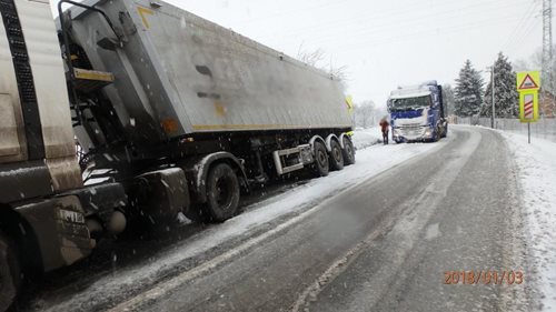 Hasiče v Královéhradeckém kraji zaměstnává sníh a silný vítr. 
