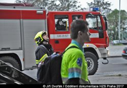 Na římse stadionu v Praze 6 se pohybovala osoba, hasiči asistovali Policii ČR