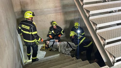 Roxor v břiše, amputovaná ruka i porod. Hasiči trénovali situace, které rozhodují o životě