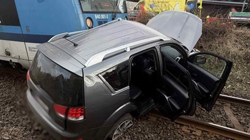 Střet s vlakem si vyžádal náročný zásah