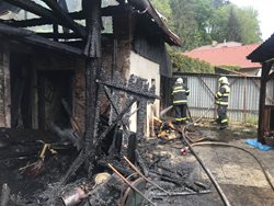 Druhý stupeň poplachu při požáru domu v obci Malovidy na Kutnohorsku