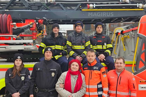 Paní Ludmila poděkovala policistům, hasičům a záchranářům za rychlou pomoc