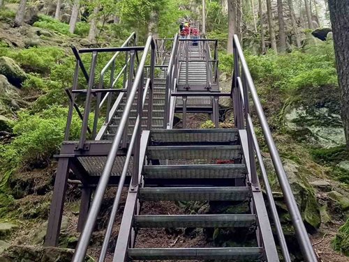Záchrana v Teplických skalách při náročném zásahu na Střmenu