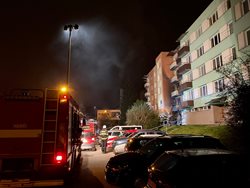 Požár z hořící motorky zničil i fasádu domu