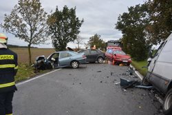 K nehodě pěti vozidel u Benátek nad Jizerou letěl vrtulník