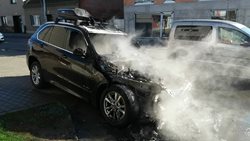 Požár osobního auta způsobil škodu přes milion