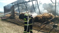 Požár seníku v Borovanech na Písecku si vyžádal téměř milionovou škodu