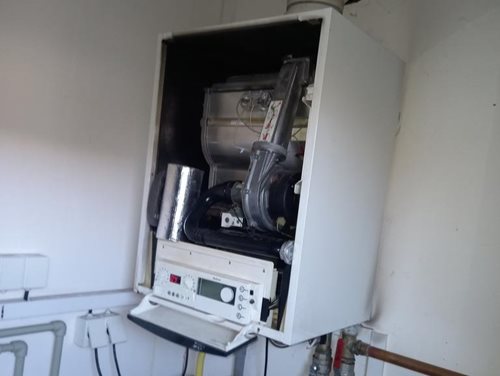 Evakuace ve firmě po zjištění nebezpečné koncentrace oxidu uhelnatého