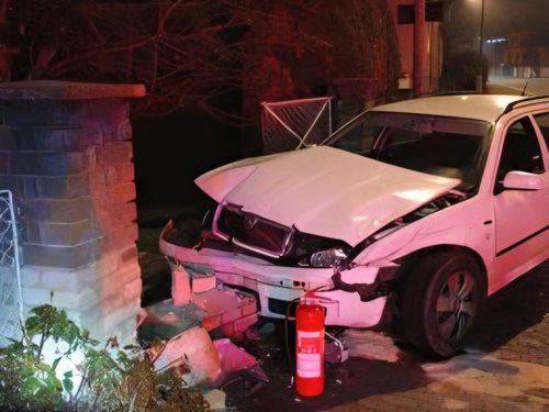 Série nedělních kolizí: Tři nehody během večera, jedna zraněná osoba