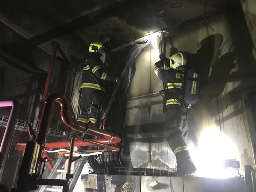 Při požáru skladu ovoce na Kolínsku vznikla škoda za deset milionů
