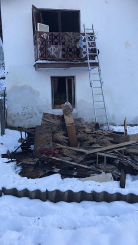 POŽÁR RODINNÉHO DOMKU - MALÁ MORAVA ŠUMPERSKO/VIDEO