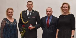 Zlaté kříže za dárcovství krve obdrželi i dva příslušníci z našeho kraje