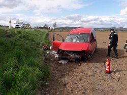 Osobní automobil skončil mimo silnici u Městečka Trnávky