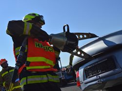 Ve čtvrtek budou hasiči vyprošťovat v Poděbradech osoby z havarovaných vozidel