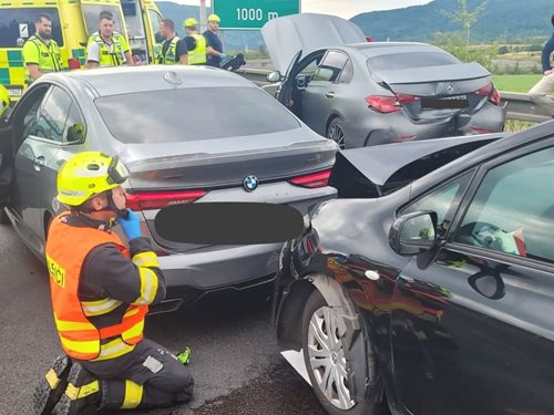 Nehoda tří vozidel ochromila dálnici D8 u Ústí nad Labem