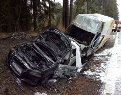 Auta začala po nehodě hořet, událost skončila tragicky