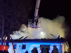Při požáru rodinného domu zemřela jedna osoba