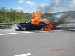 Na dálnici u Chotovin hořelo auto, nikdo nebyl zraněn