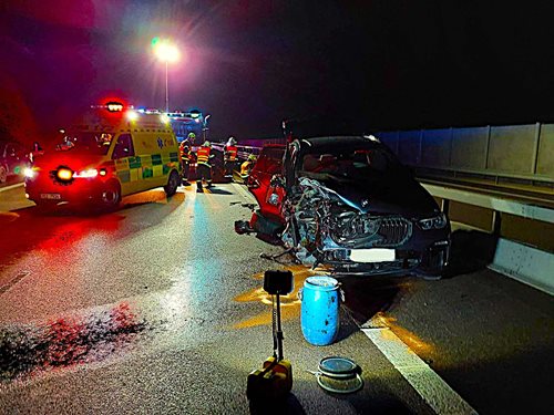 Dopravní nehoda na D35: Hasiči vyprostili jednu osobu, tři zranění