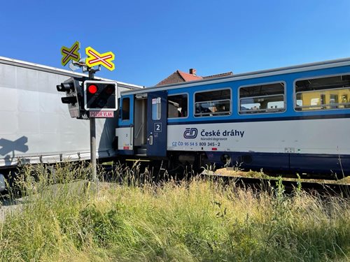 Srážka osobního vlaku s kamionem