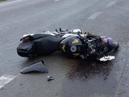 Policista zachránil život motorkáři i mimo službu