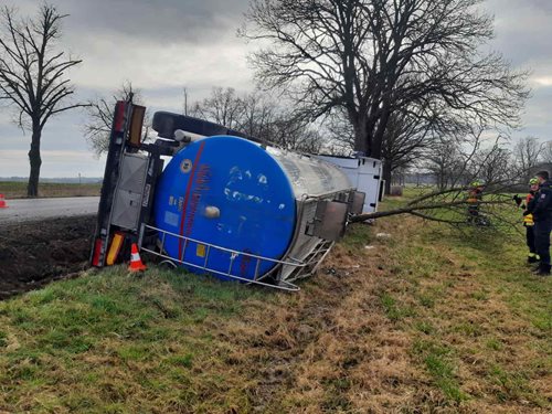 Nečekaná situace zastavila dopravu a vyžádala zásah IZS
