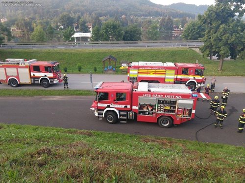 Požár lokomotivy osobního vlaku v Dolních Zálezlech