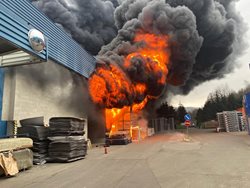 Požár průmyslové haly v Chrastavě
