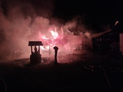 Dva noční požáry likvidovali hasiči na Trutnovsku