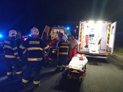 Ve skalách u Aše spadl večer muž z výšky, letěl pro něj vrtulník.Na záchranné akci spolupracovali hasiči z Aše s kolegy z německého Selbu.  