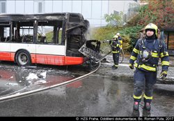Při požáru autobusu nebyl nikdo zraněn, všichni cestující včas vystoupili
