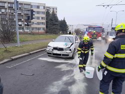 Dopravní nehoda dvou osobních aut 