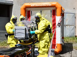 Hasiči se zapojili do cvičení Záchyt pacienta s velmi nebezpečnou nákazou