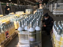 Hasiči v pondělí přepraví 500 ks tlakových lahví na medicinální kyslík pro Indii