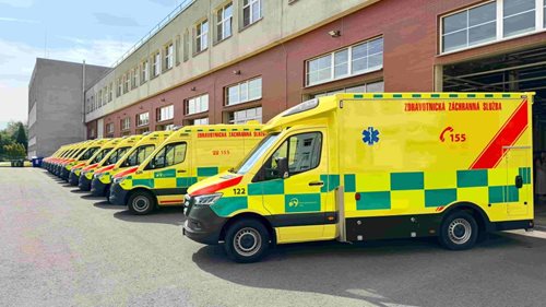 Nové sanitky za více než 70 milionů korun. Záchranáři představili techniku, která bude zachraňovat životy