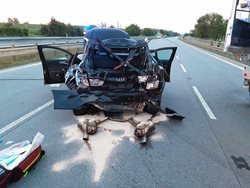 Na dálnici D1 se střetl osobní vůz s nákladním, nehoda si vyžádala zranění