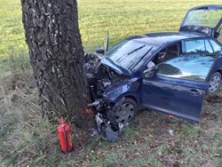 Ve středu ráno hasiči odstraňovali následky nehod
