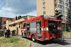 Požár střechy pizzerie byl rychle lokalizován i díky zásahu zaměstnanců restaurace