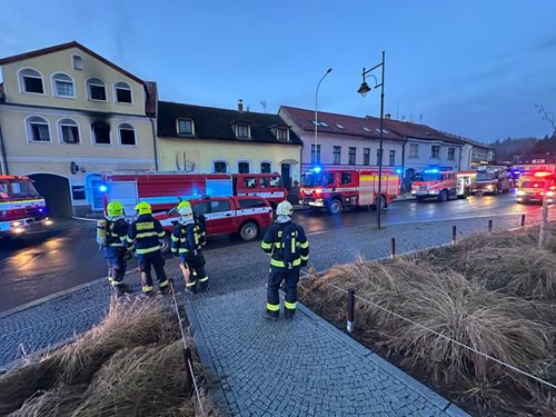 Požár penzionu odhalil vážnou technickou závadu a způsobil milionovou škodu