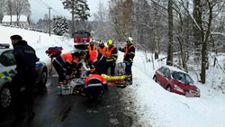 Krasličtí hasiči použili přístroj AED a zachránili život muži po dopravní nehodě. Okamžitá resuscitace  byla úspěšná  