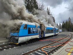 Požár železničního motorového vozu řady 840 v Harrachově