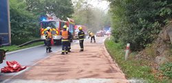 Ke dvěma dopravním nehodám letěl vrtulník