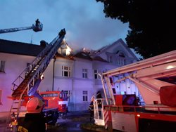 Při ranním požáru v Lysé nad Labem byl vyhlášen druhý stupeň poplachu