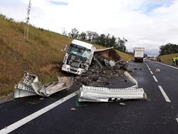 Tragický střet dvou nákladních aut