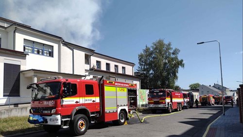 Při rekonstrukci vzduchotechniky začala hořet střecha. Hasiči zasahovali v areálu nemocnice